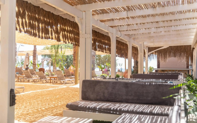 Kefi Beach and Suites