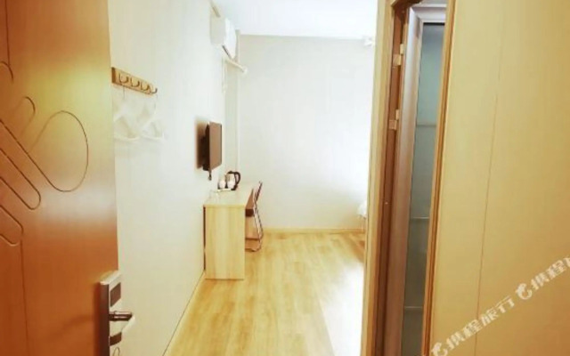 Shanghai Qingpu Ruyi Hotel (Huijin Road Subway Station)