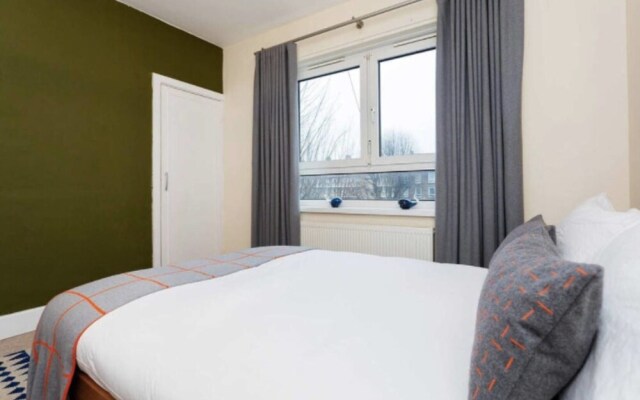 Quintessential 2 BR London Bridge Apartment