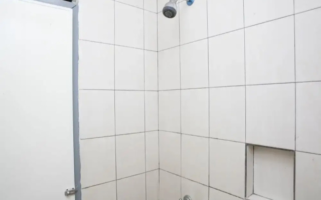 RedDoorz near Maranatha University 4