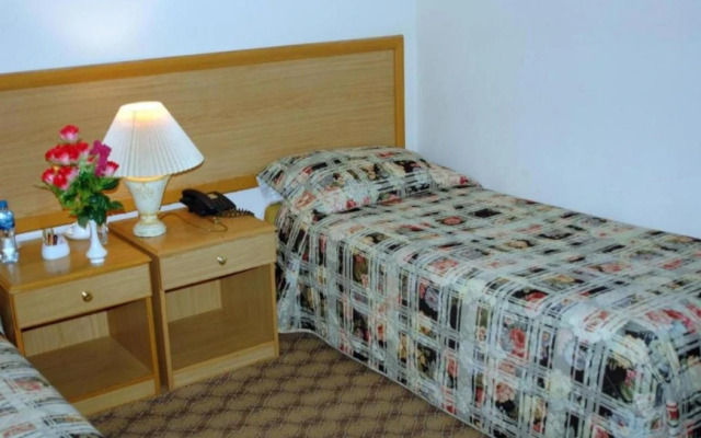OYO 142 Al Sharqiya Sands Hotel
