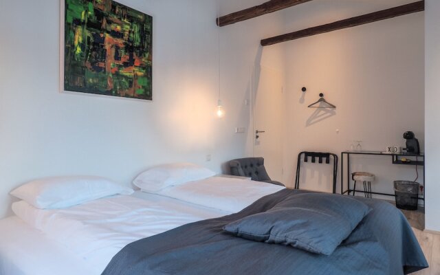 Við Lónið guesthouse