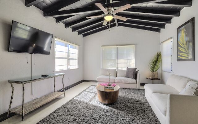 2BR 2BA Miami House by JOS17