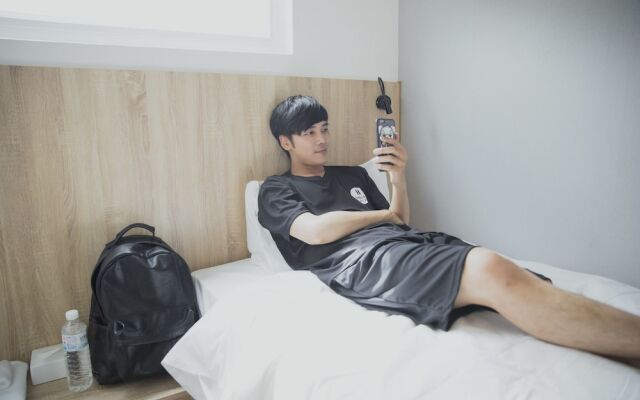 Single Inn Kaohsiung Station Hostel