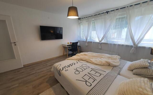 Aparman Jež 3 De Lux