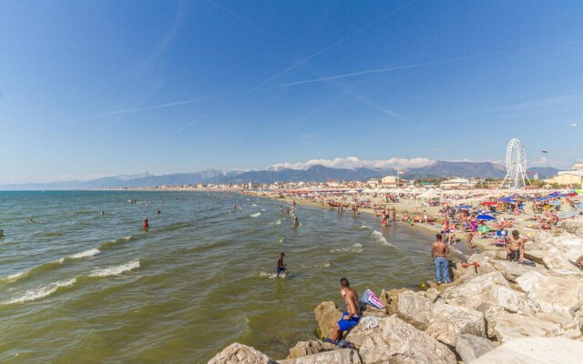 Beautiful Apartment in Viareggio With 3 Bedrooms and Wifi