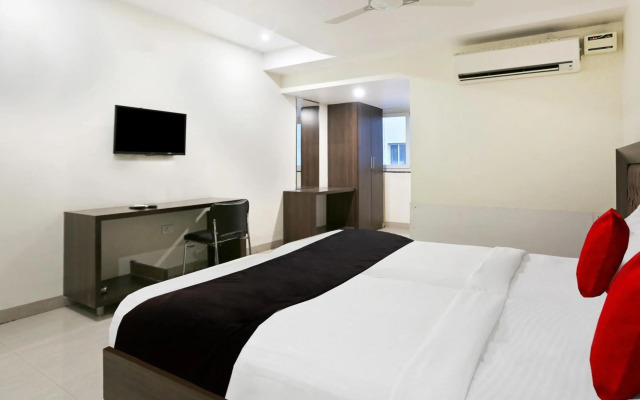 Capital O 9003 Halcyon Deccan Inn