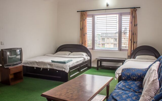 Giri Guest House