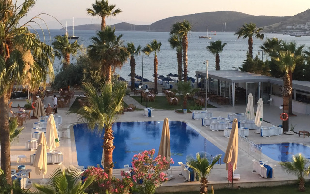 Nagi Beach Hotel