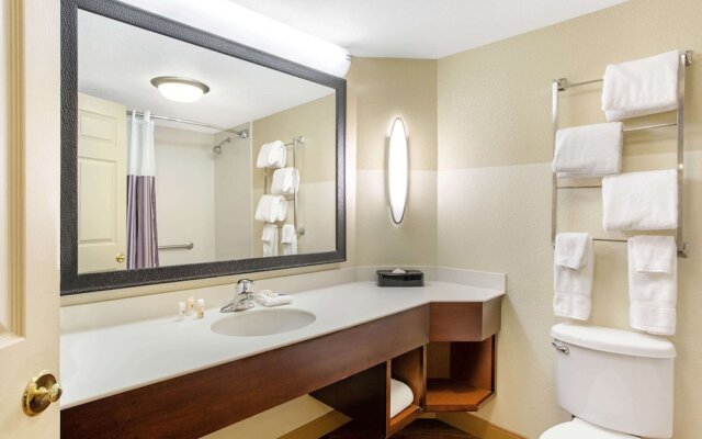 La Quinta Inn & Suites Raleigh Cary