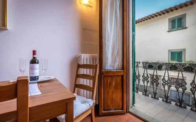 Classic Tuscany Apartment B by Mmega