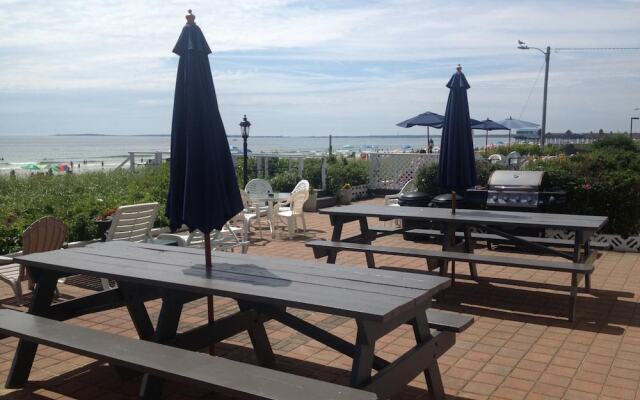 The Sandpiper Beachfront Motel