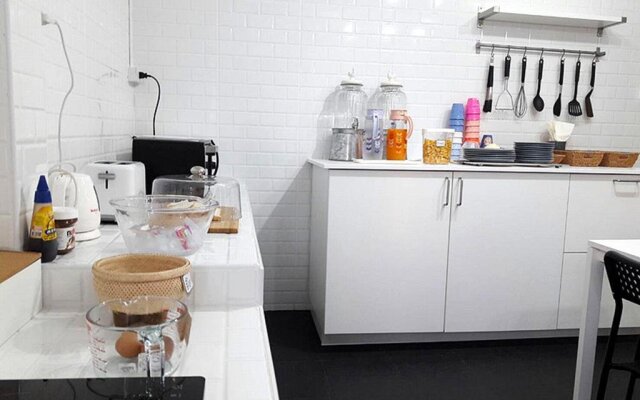 Beyond Bangkok Guesthouse - Hostel