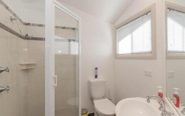 Banjos Way 1/23 Banjo Patterson Crescent