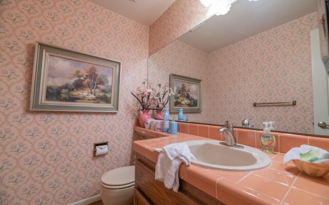 Lakefront Viking Oasis Condo