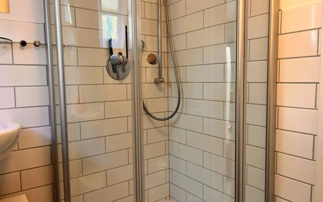 "lee" in House Smaswai 10