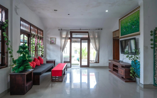 OYO 4003 Ceria Guesthouse SeminyakNearSeminyak Beach