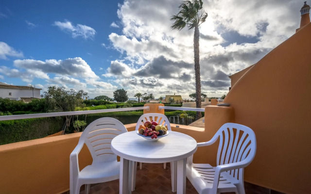 Canavial I & II Apartments