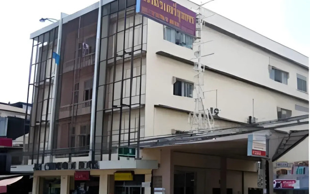 Sri Chumphon Hotel