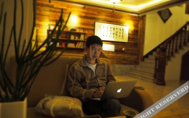 YIhe Lianhua Yanying Hotel