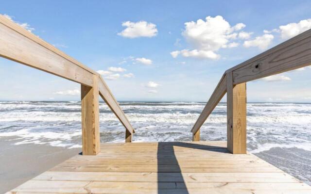 Close to AC Steps to Beach Parking