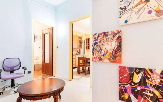 Dante Subway Apartment