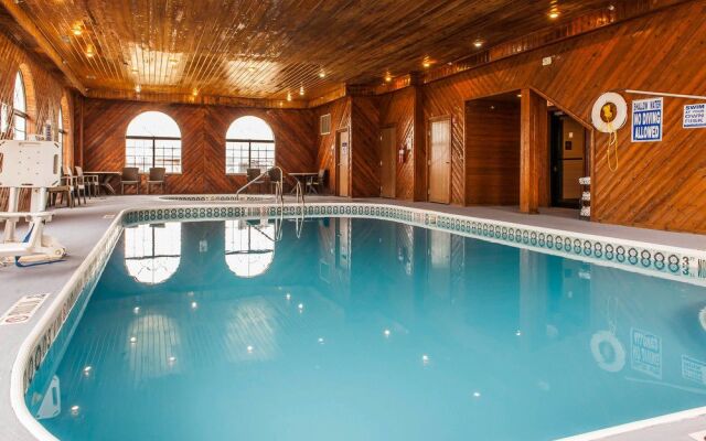 Holiday Inn Express And Suites Napoleon