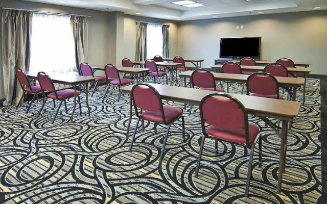 Holiday Inn Express: Pearl