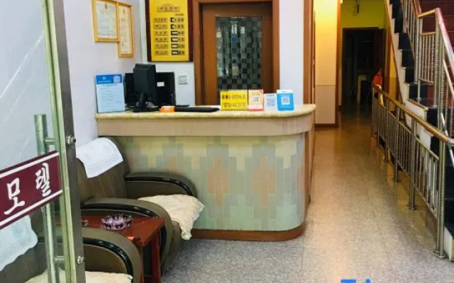 Yaji Lianhua Hostel