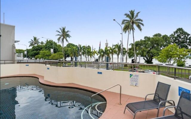 Cairns Ocean View Apartment