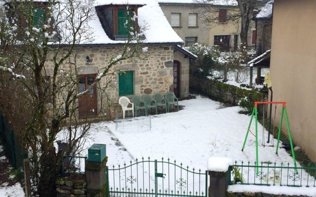 House With 2 Bedrooms in Lanobre, With Enclosed Garden