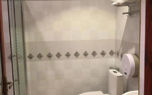 Q+ Nanxiong Xinhewan Business Hotel