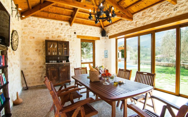 Saridakis Villa, a true mansion, By ThinkVilla