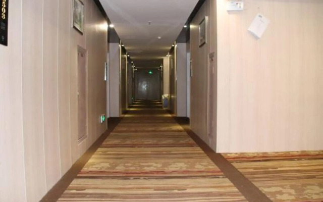 Jichu Chain Hotel Huarong Huarong Avenue