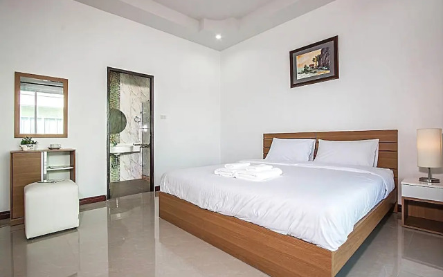 Baan Kiet 3 7 units 2 Bedroom Jacuzzi Townhomes