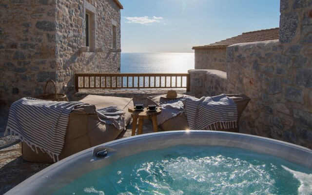 Bassa Maina Villas & Suites