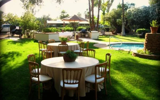 SmokeTree Resort and Bungalows