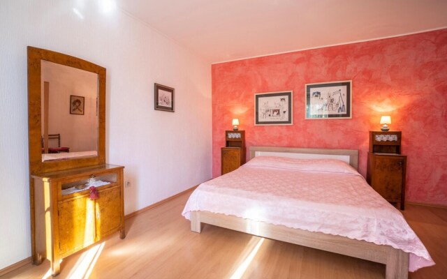 Nice Apartment in Umag With 2 Bedrooms and Wifi