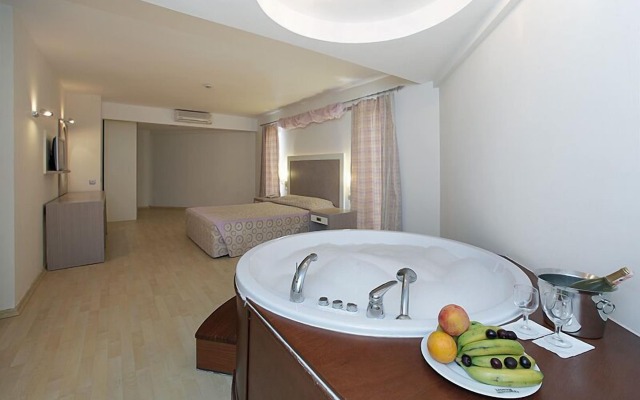Queen Resort Hotel