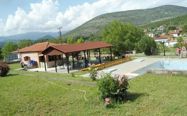 Iniohos Guesthouse