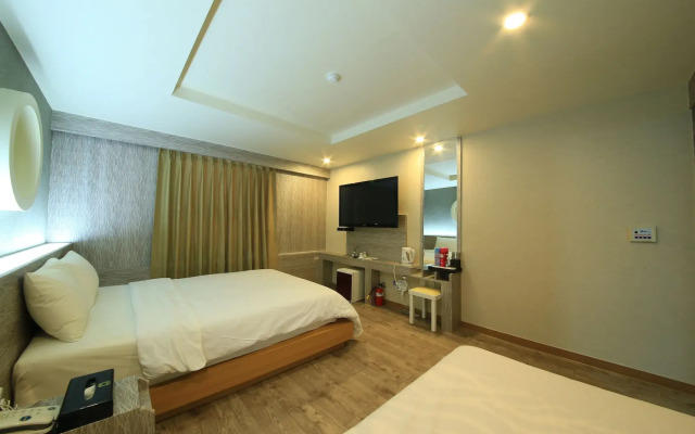 Hotel M Story