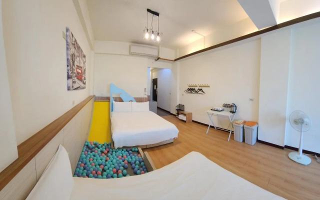 Happiness Yes Hostel