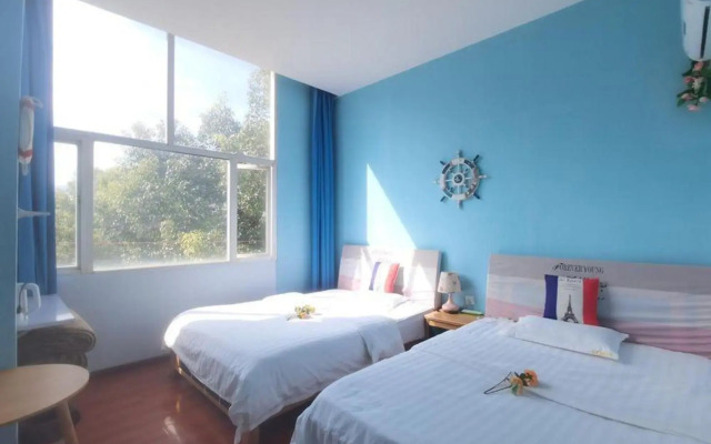 Yiliang Yuwang Theme Hotel