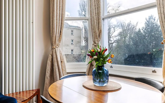 Lovely Bishops Park Flat