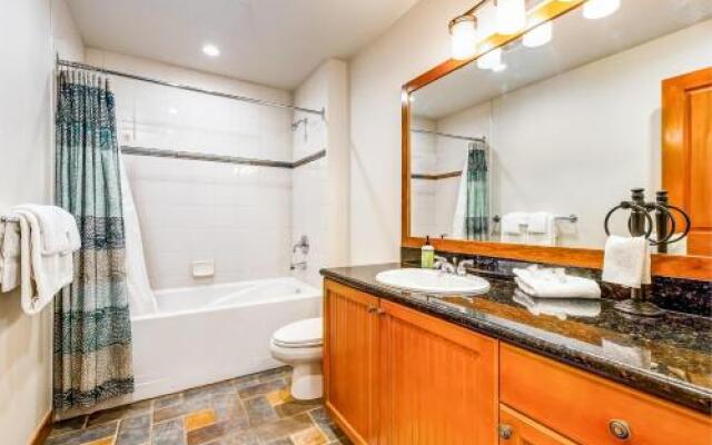 Eagle Springs East 101: Red-Wing Suite