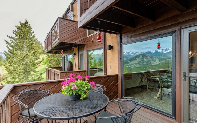 Cloud Camp Luxury  At Windcliff 2 Bedroom Home by RedAwning