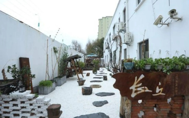 Changqiu International Youth Hostel (Shanghai Hongqiao International Exhibition Center)