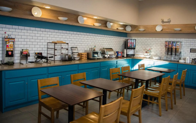 Country Inn & Suites by Radisson, Merrillville, IN
