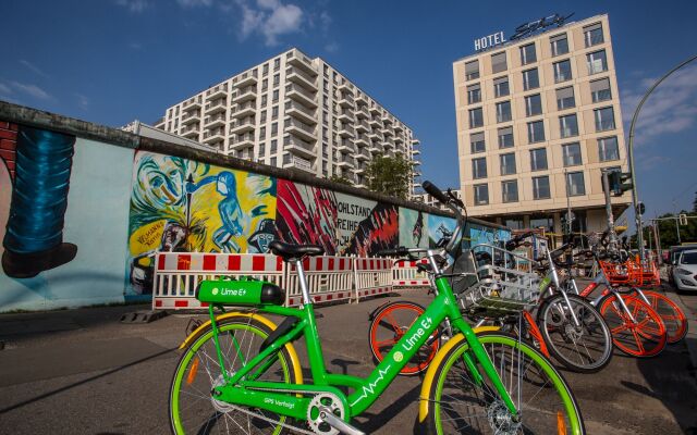 Schulz Hotel Berlin Wall at the East Side Gallery