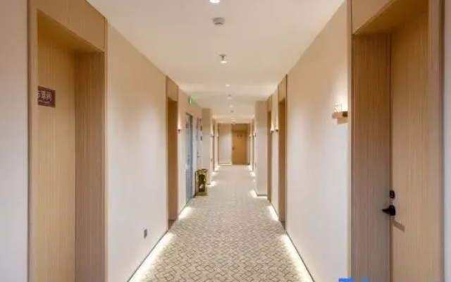 Ruiste Hotel (Shijiazhuang East Station Tianshanhai World Store)